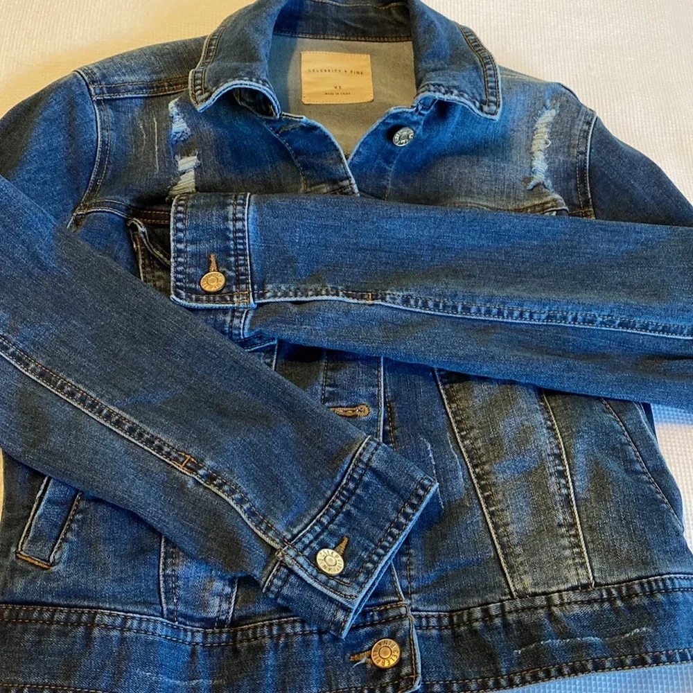 Woman’s Celebrity Pink Denim Distressed Jacket Size XS Dark Wash - Picture 12 of 12